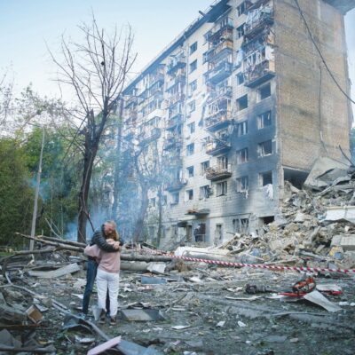 Copertina di Trump blocca tutte le armi a Zelensky. Poi chiama Putin