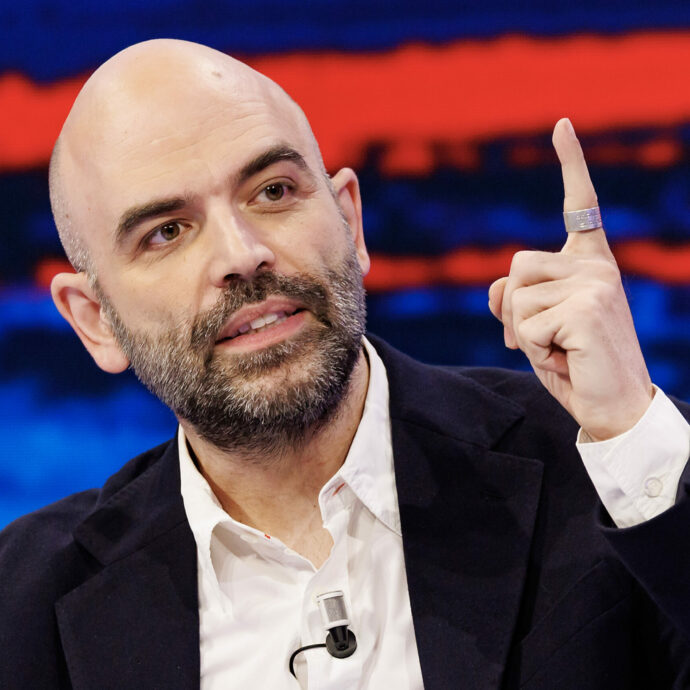 Roberto Saviano: “Ho tentato il suicidio ma mi ha salvato una scarica di diarrea, mi sono ca*ato addosso”. La confessione choc