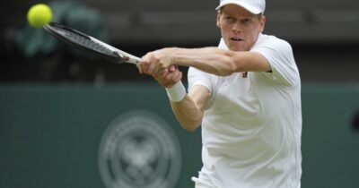 Copertina di Wimbledon, troppo Sinner per Vukic: per il numero uno al mondo vittoria facile in tre set e terzo turno conquistato