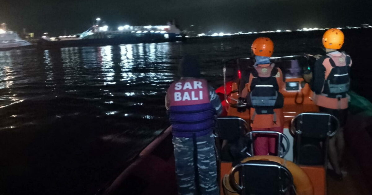 Traghetto con 65 persone a bordo affonda vicino a Bali: 4 morti e 38 dispersi