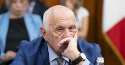 Copertina di Abuso d’ufficio, Consulta: “Abolizione legittima, ma lascia vuoti di tutela. La politica sarà responsabile degli effetti”