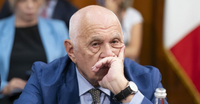 Abuso d’ufficio, Consulta: “Abolizione legittima, ma lascia vuoti di tutela. La politica sarà responsabile degli effetti”