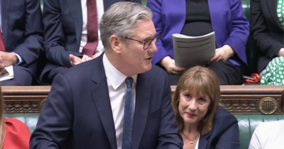 Copertina di Gran Bretagna, la ministra Rachel Reeves in lacrime in Aula. Crolla la sterlina