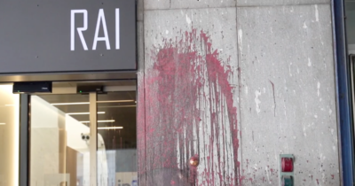 Copertina di Blitz degli anarchici alla Rai di Torino: imbrattata la sede con la vernice