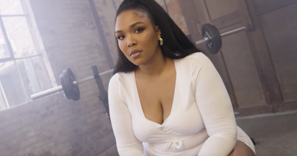“Chiunque sia mai stato in un corpo plus size sa bene che non è per niente facile. Esistere, semplicemente, non è facile”: Lizzo parla dopo la cura dimagrante