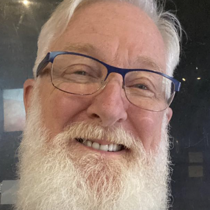 “Sono stato licenziato dalla mia scuola cattolica perché ho scritto un necrologio per mio marito. Qualcuno lo ha segnalato”: lo sfogo del docente Mark Richards