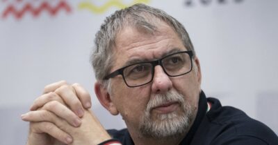 Copertina di Caldo estremo, il capo della Protezione civile: “Cambiare gli orari di lavoro, l’inizio va anticipato alle 5 del mattino”