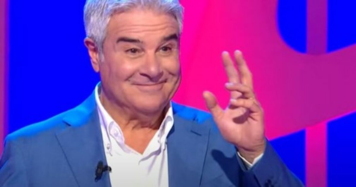 “Ottimo doppiatore, comico mediocre, pessimo conduttore”: l’affondo su Pino Insegno arriva da un post su X di Andrea Vianello