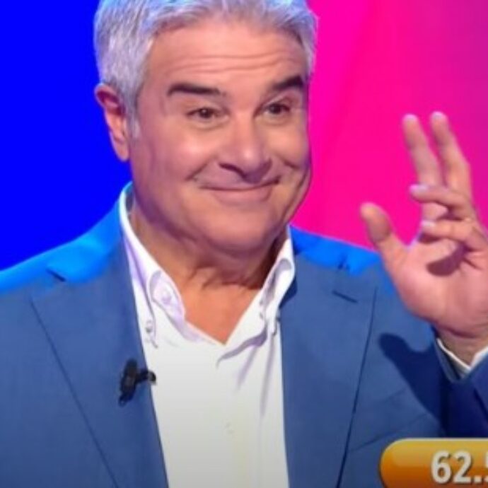 “Ottimo doppiatore, comico mediocre, pessimo conduttore”: l’affondo su Pino Insegno arriva da un post su X di Andrea Vianello