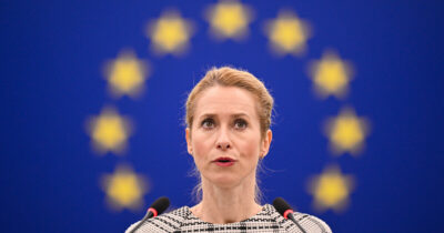 Copertina di Chat dei ministri Ue, la trasparenza è azzerata. Kallas: “Scambi informali”. L’esperto: “Opacità alimenta sospetti”