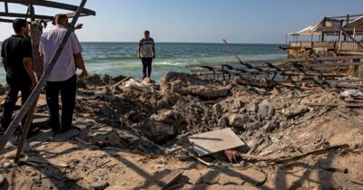 Copertina di Gaza, bomba da 230 kg sul bar.   Guardie Ghf sparano alla folla