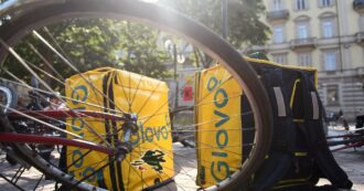 Copertina di Caporalato algoritmico, paghe sotto la soglia di povertà per i rider ma Meloni pensa a Sanremo