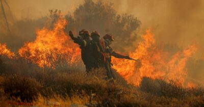 Copertina di Creta in preda al fuoco, evacuati in cinquemila