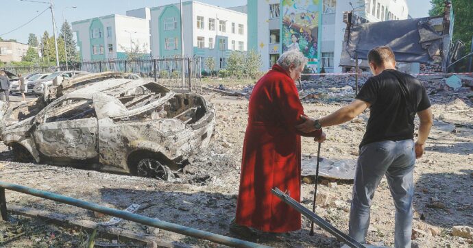 Maxi-raid russo a Kiev. Zelensky: “Trump proteggerà i nostri cieli”