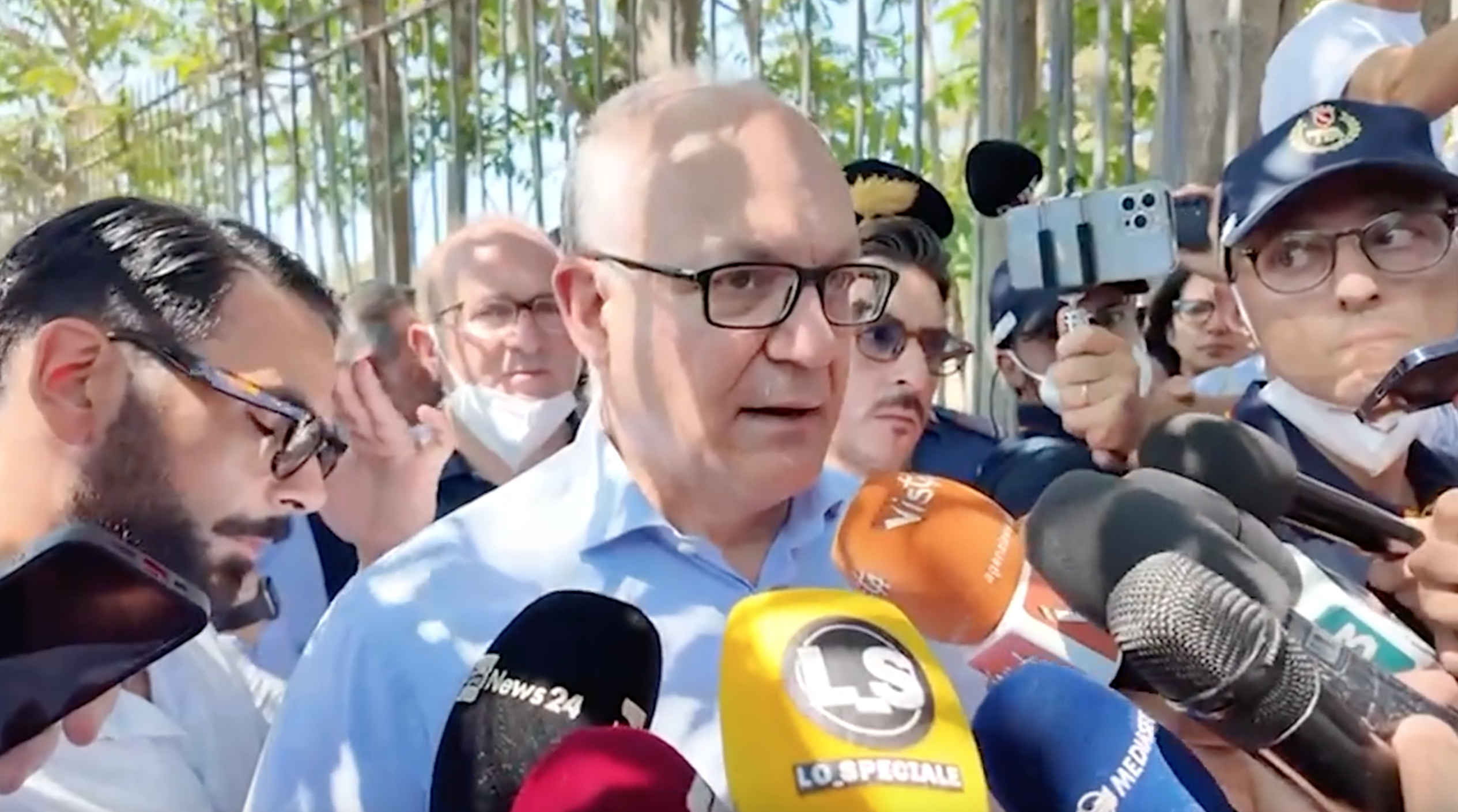Esplosione al distributore di Roma, il sindaco Gualtieri: “Soccorritori hanno evitato conseguenze più tragiche” Esplosione al distributore di Roma, il sindaco Gualtieri: “Soccorritori hanno evitato conseguenze più tragiche”