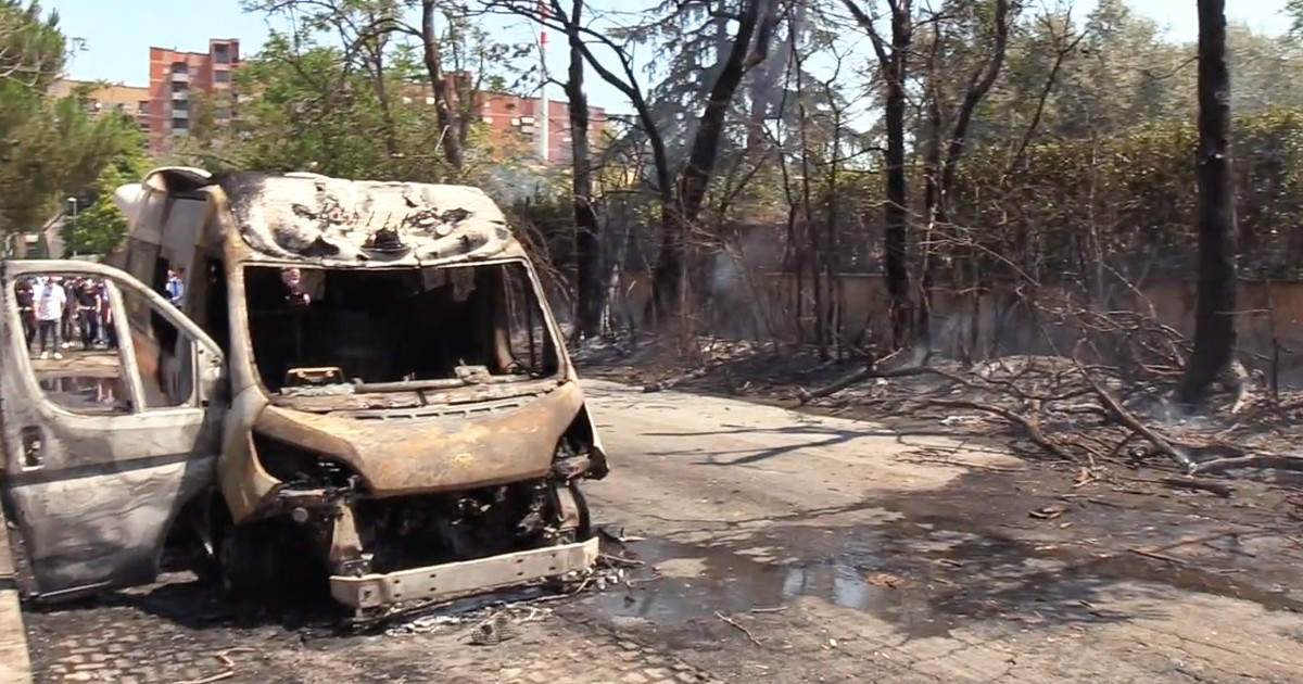 auto e ambulanze carbonizzate lo scenario apocalittico dopo l8217esplosione al distributore di roma