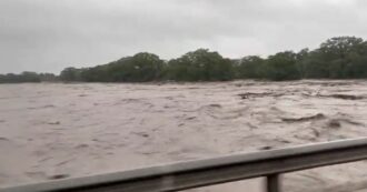 Texas, fiume esonda e travolge una zona con centri estivi e campi scout: morti e dispersi, anche bambini