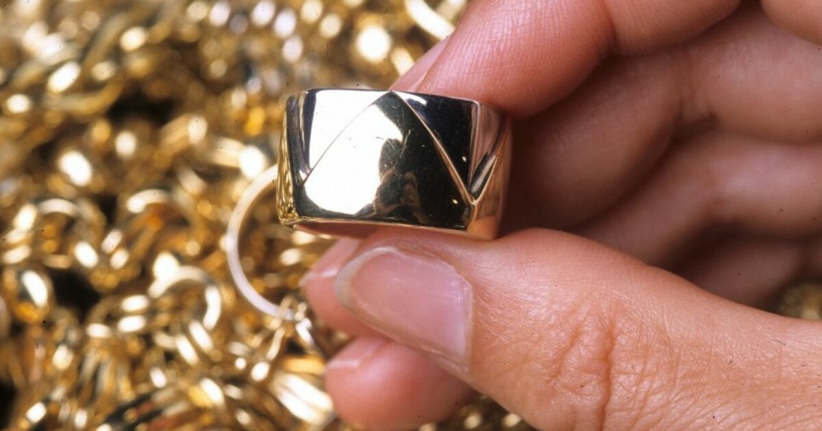 Donna arrestata per furti in 3 gioiellerie di Milano e Pavia: 130mila euro di bottino Donna arrestata per furti in 3 gioiellerie di Milano e Pavia: 130mila euro di bottino