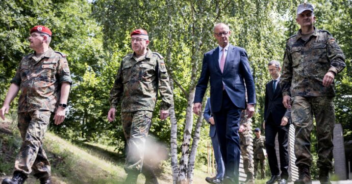 Per Merz la Germania è già in guerra. Ordina tank e fa gli F-35 Usa