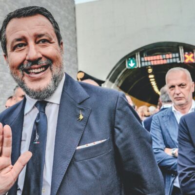 Copertina di Salvini voleva far salire i pedaggi da agosto, poi ci ripensa dopo il caos e la lite con FdI
