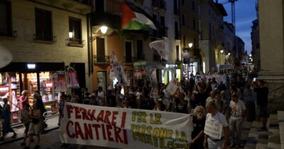 Copertina di Sfrattati dal Tav. Viaggio nei boschi e nelle case di Vicenza che dovranno lasciare il posto ai cantieri. Gli attivisti: “Dramma ecologico e umano”