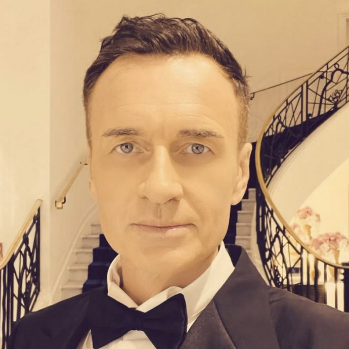 È morto Julian McMahon, la star di Streghe e Nip/Tuck aveva 56 anni ed era malato di cancro