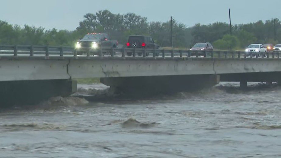 L’alluvione in Texas è una strage: almeno 24 morti. Disperse decine di ragazze al campo estivo