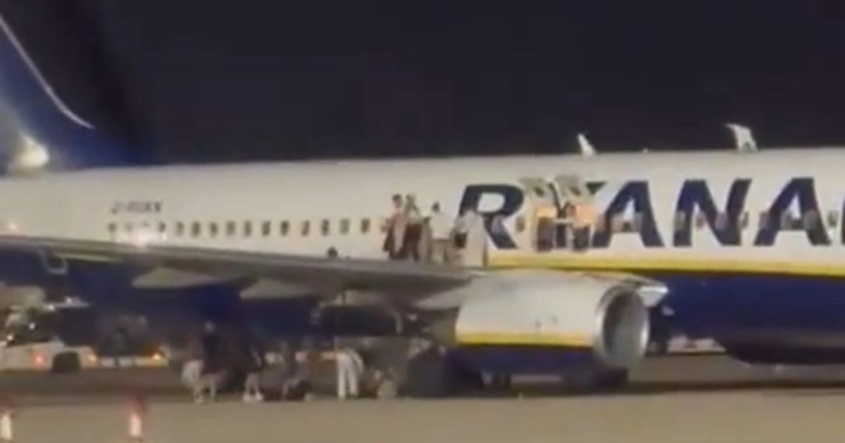 Incendio su un volo Ryanair a Maiorca: diciotto feriti, sei ricoverati in ospedale Incendio su un volo Ryanair a Maiorca: diciotto feriti, sei ricoverati in ospedale