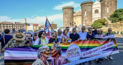 Copertina di Napoli Pride, sfilata per  200 mila persone