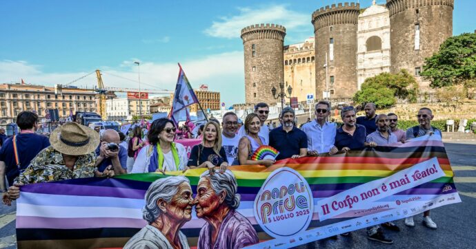 Napoli Pride, sfilata per 200 mila persone