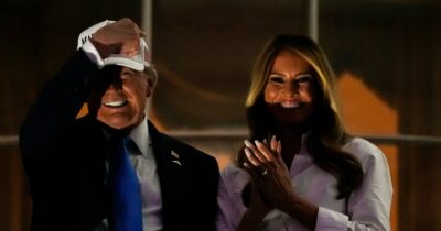 Copertina di Trump festeggia l’ok alla legge che sposta risorse dai poveri ai super ricchi: “La gente è felice”. I sondaggi dicono il contrario