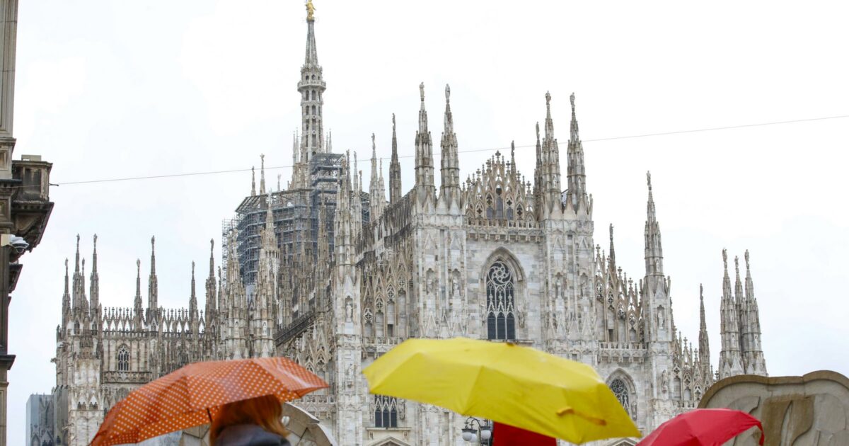 Clima, in arrivo temporali dall’Europa: rischio supercelle nel Nord Italia. A Milano parchi chiusi. Ancora afa al Sud Clima, in arrivo temporali dall’Europa: rischio supercelle nel Nord Italia. A Milano parchi chiusi. Ancora afa al Sud