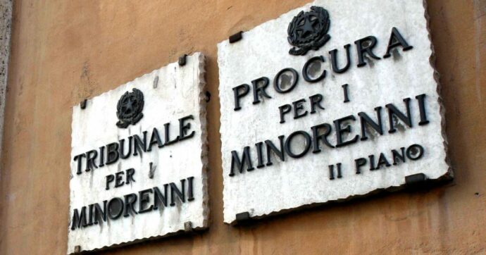 Grosseto, minorenne ospite di una comunità indagato per violenza sessuale nei confronti di una coetanea