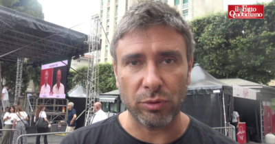 Copertina di Di Battista a Paper fest: “Il capitalismo finanziario è il peggior totalitarismo. Riarmo? Decisioni prese non dai governi”