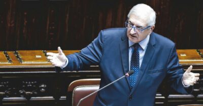 Copertina di Vito Teti: “Ben più di mille paesi dell’interno morranno nel giro di cinque anni”