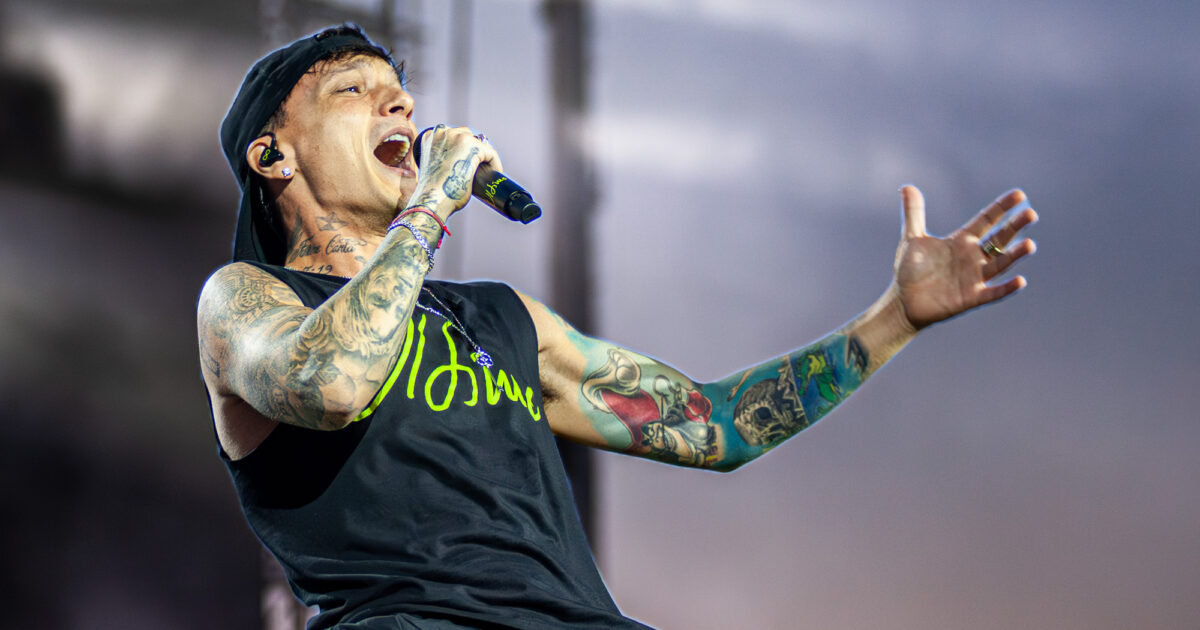“Mi dicono che ai concerti parlo poco, ma quello che voglio trasmettere è nelle canzoni”: Ultimo conquista San Siro e lancia anche una stoccata alla stampa “Mi dicono che ai concerti parlo poco, ma quello che voglio trasmettere è nelle canzoni”: Ultimo conquista San Siro e lancia anche una stoccata alla stampa