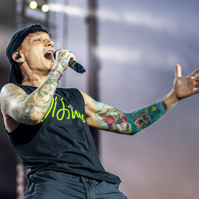 “Mi dicono che ai concerti parlo poco, ma quello che voglio trasmettere è nelle canzoni”: Ultimo conquista San Siro e lancia anche una stoccata alla stampa