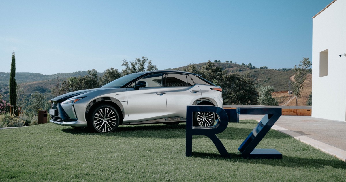 lexus rz la prova de il fattoit 8211 l8217elettrica stilosa potente e hi tech 8211 foto