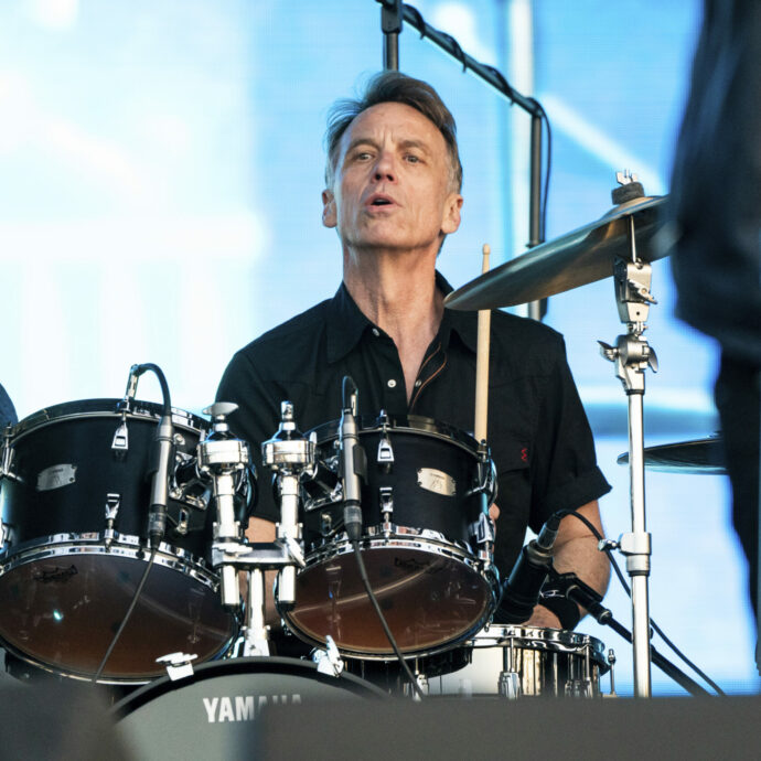 “Dopo 27 anni fantastici, ho compiuto gli ultimi passi sulla pedana della batteria per i mitici Pearl Jam”: Matt Cameron ha abbandonato la band