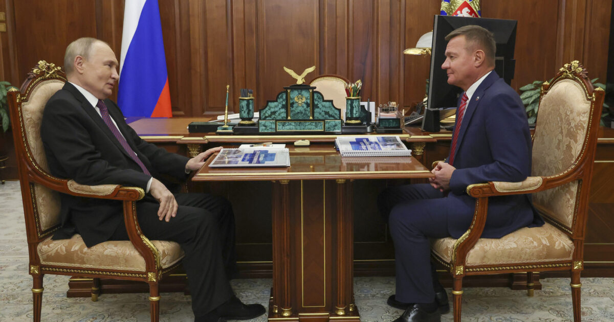 Putin licenzia il ministro dei Trasporti Roman Starovoit: poco dopo viene ritrovato in auto senza vita. “Suicidio” Putin licenzia il ministro dei Trasporti Roman Starovoit: poco dopo viene ritrovato in auto senza vita. “Suicidio”