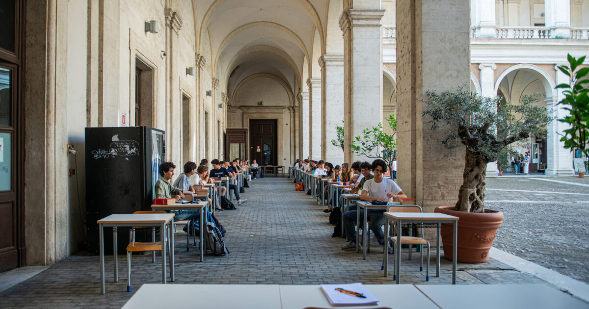Padova, si presenta all’orale con la sufficienza e rinuncia al colloquio: “La maturità è una formalità inutile” Padova, si presenta all’orale con la sufficienza e rinuncia al colloquio: “La maturità è una formalità inutile”