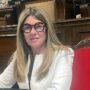 Copertina di Sicilia, l’indagine per corruzione su Amata (Fdi): “Le abbiamo dato la macchina e i buoni. La scanno viva”