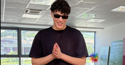 Copertina di “Più ansia che ad Amici, nella busta per l’orale un’immagine dell’età vittoriana”: il cantante Nicolò Filippucci ha superato l’esame di maturità
