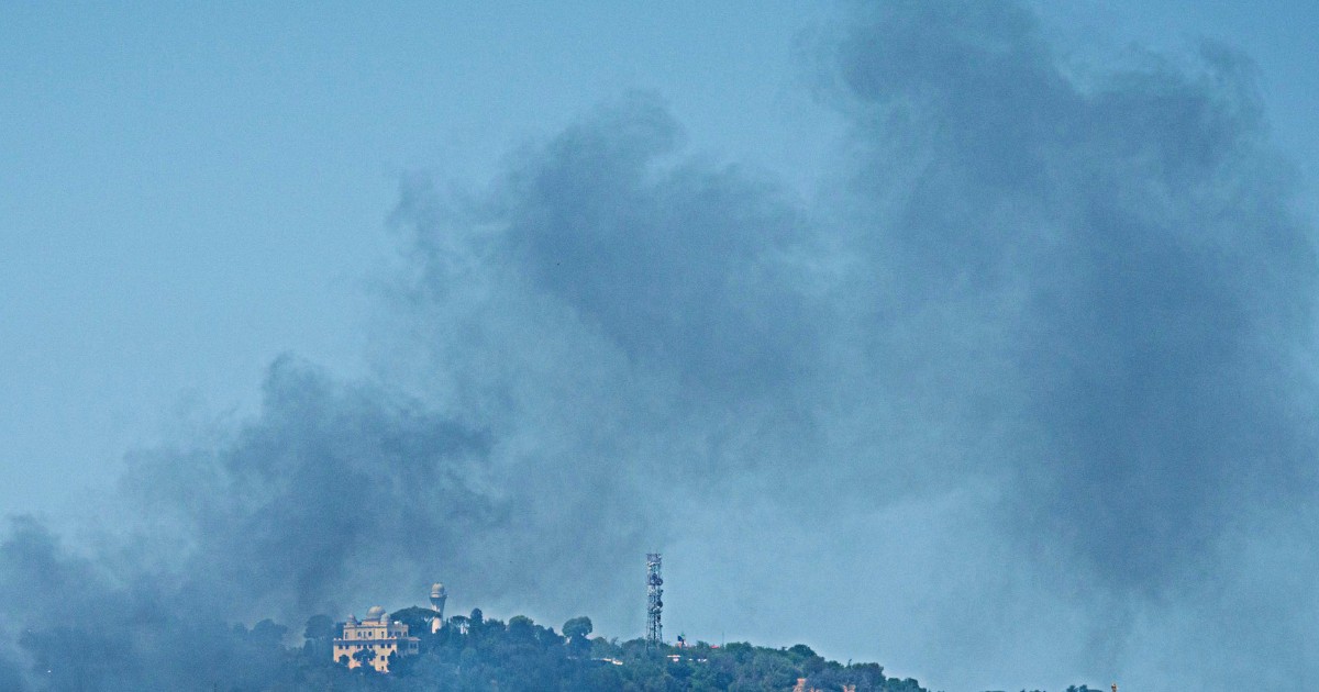 incendio a fiumicino in fiamme capannoni e rifiuti alta colonna di fumo nero