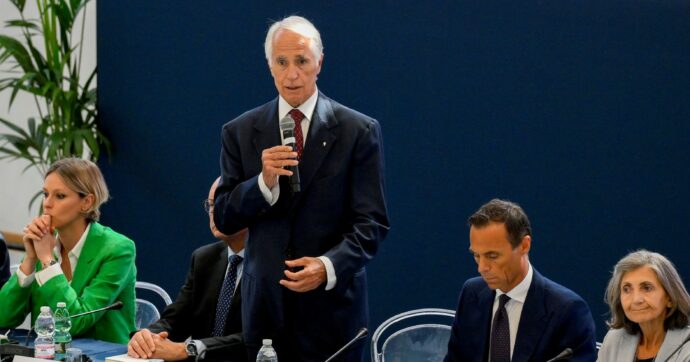 Canile Malagò: il ras del Coni se ne resta in ufficio con coppe, cimeli e due labrador