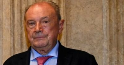 Copertina di Il patteggiatore Luigi Grillo che premia i giornalisti