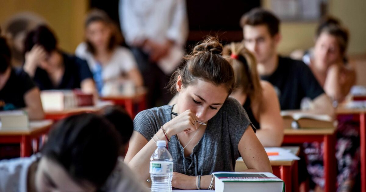“Gli studenti alla Maturità non accettano di essere giudicati? Dovranno abituarsi ai voti che gli darà la vita”: lo psichiatra e sociologo Paolo Crepet si interroga
