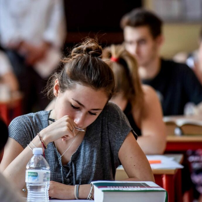 “Gli studenti alla Maturità non accettano di essere giudicati? Dovranno abituarsi ai voti che gli darà la vita”: lo psichiatra e sociologo Paolo Crepet si interroga