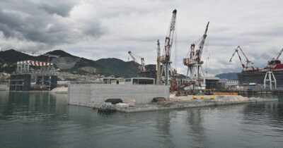 Copertina di Dopo il Ponte, la diga di Genova: “Serve alla Nato, rientri nel 5%”