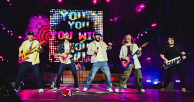 Copertina di Pinguini Tattici Nucleari salutano i fan a Roma e ora vacanze in giro per il mondo: “Ci fermeremo per qualche mese, ma non sarà una pausa lunga” – VIDEO